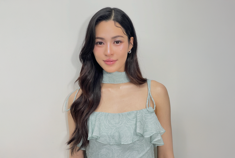 Win A Group Photo Moment with Ling Ling Kwong